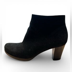 Waterproof La Canadienne suede booties
